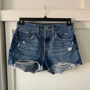Levi’s 501 women’s size 26 medium wash jean shorts
